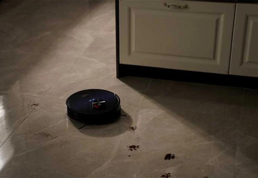 robot vacuum cleaner with water tank